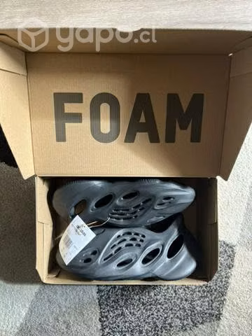 Yeezy foam rnnr 7us