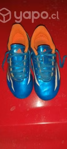 Zapato fútbol marca Adidas