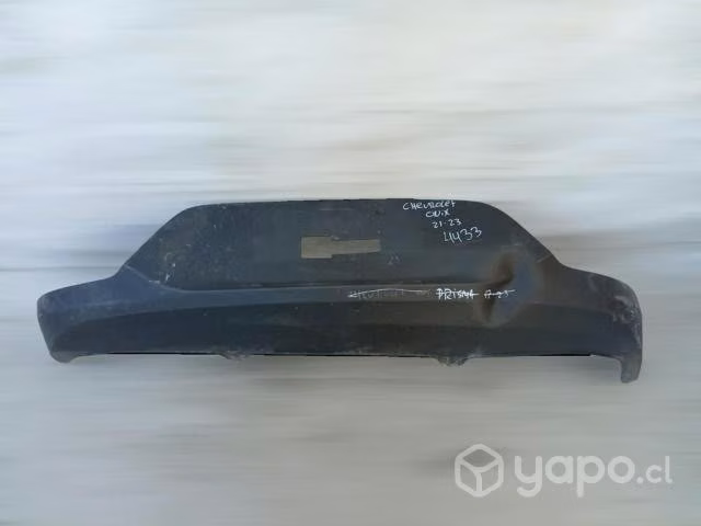Moldura parachoque traser chevrolet onix 2021-2023