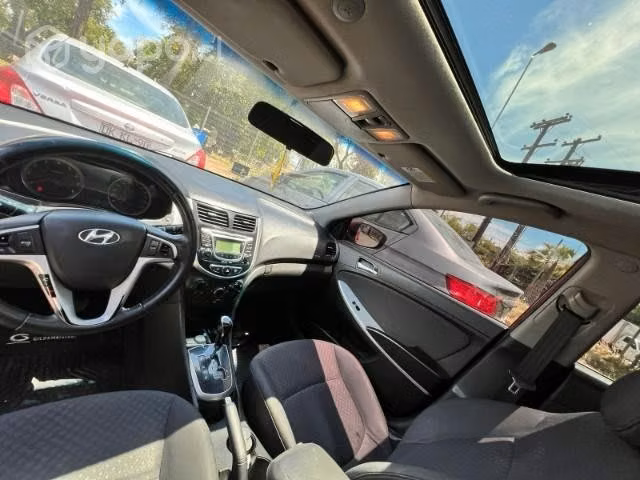 Hyundai accent automático