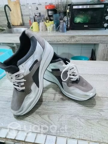 Zapatillas deportivas 9.000 talla 38 entrego valpa