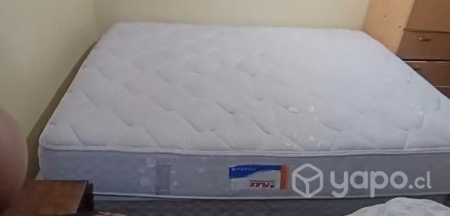 Cama americana 2 plaza y velador de madera