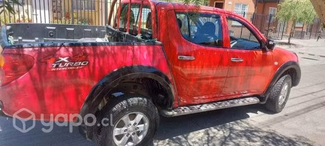Camioneta Mitsubishi L