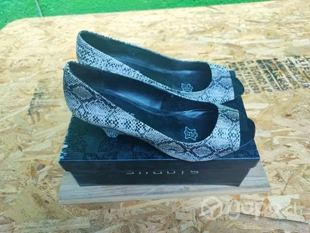 Botines y zapatos de mujer