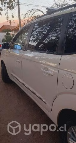 Ssangyong stavic 2013