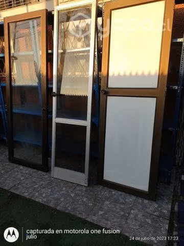 Puerta de aluminio con vidrio