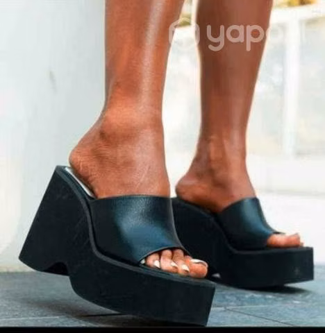 oferta! bellas sandalias negras con plataforma