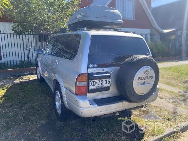 Vendo Jeep Suzuki gran nomade XL7 año 2004
