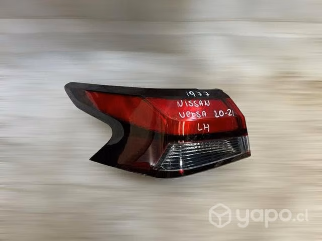 Foco trasero Lh Nissan Versa 2020 2021