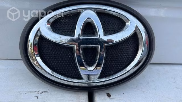 Emblema mascara toyota hilux (16-20)