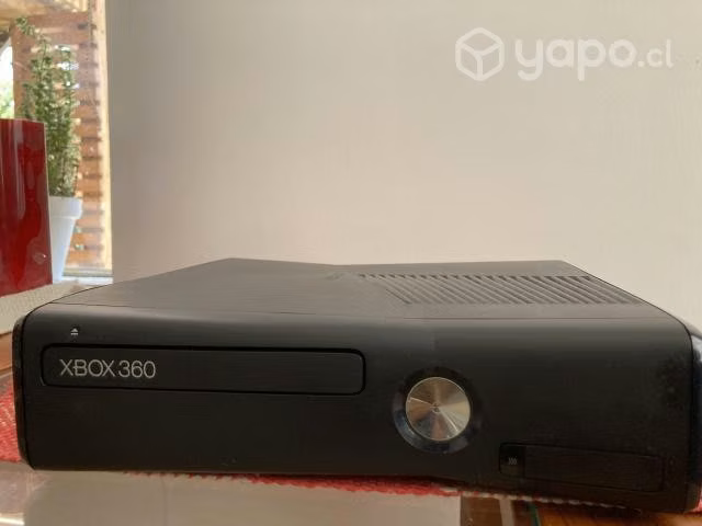 Xbox 360 4G usada + 6 juegos - Imagen 2