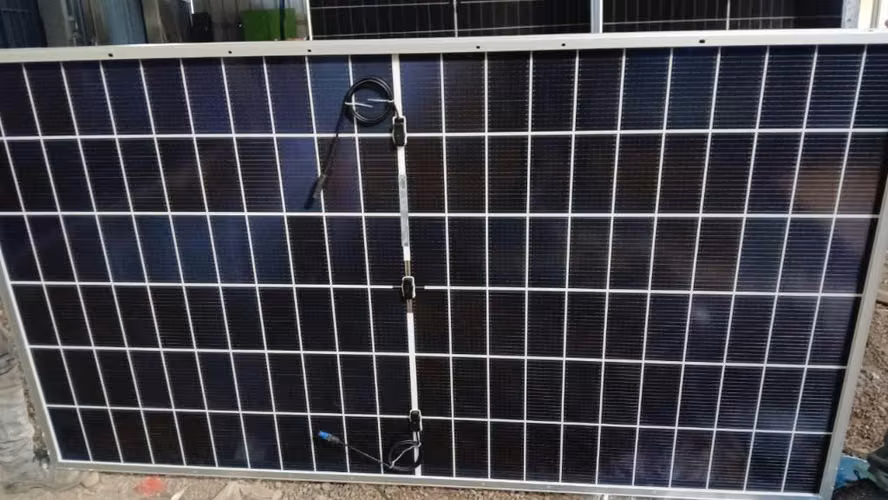 Paneles solares de 700 W