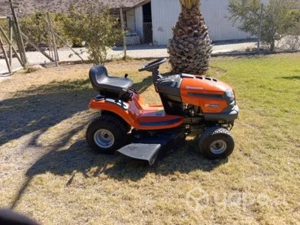 Tractor corta césped