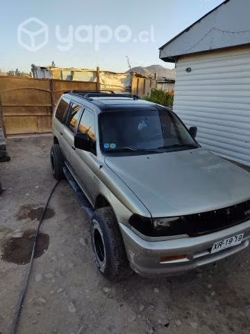 Mitsubishi Montero Sport V6 caja manual 3.0