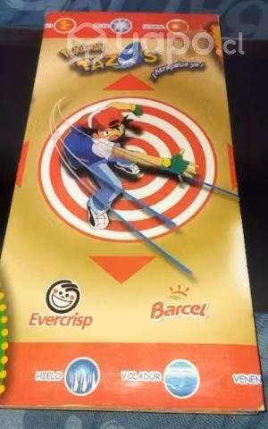 Tablero de juego con tazos pokemon