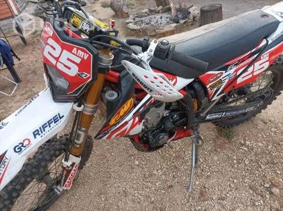 Vendo moto marca gas gas año 2018