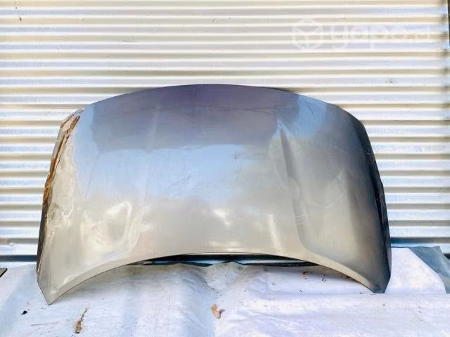 Capot Nissan versa
