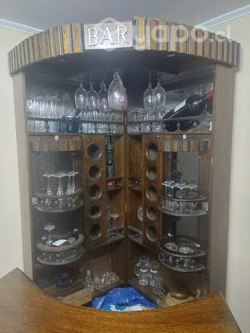 Bar completo de madera + dos pisos