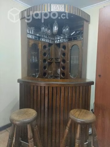 Bar completo de madera + dos pisos