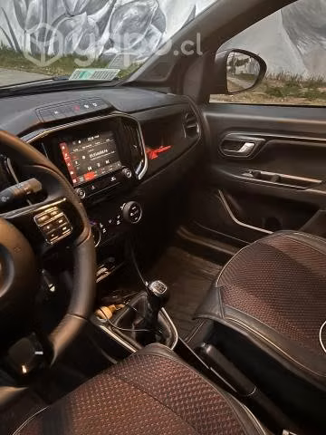 Se vende o permuta RAM 700 laramie año 2023