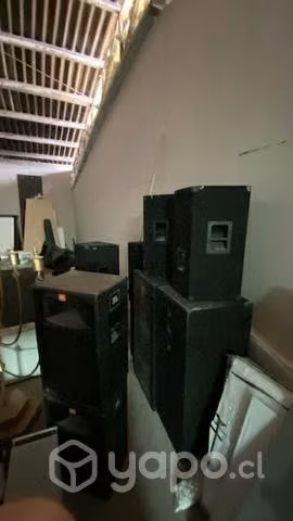 Parlantes peavey