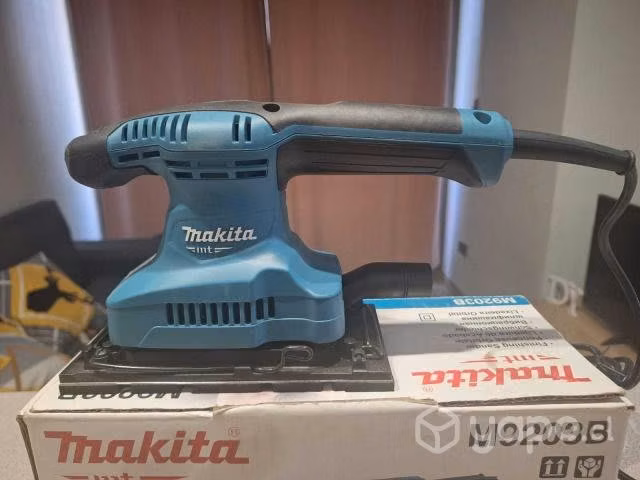 Lijadora Orbital 3-5/8x7-1/4'' (93x185mm) MAKITA