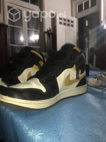 Jordan 1 mid