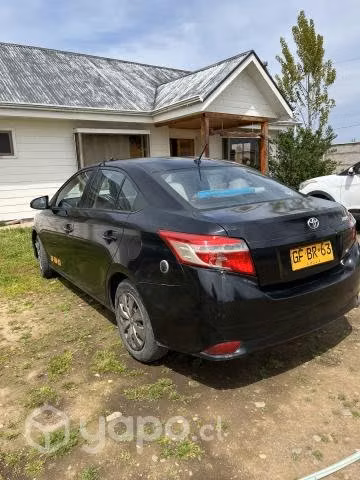 Se vende colectivo Toyota yaris año 2014