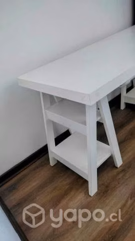 Escritorio blanco, muy amplio