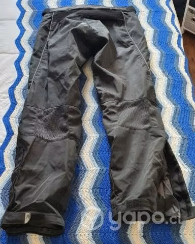 Pantalón motoquero mujer