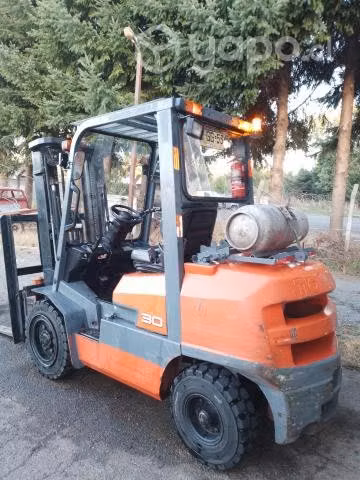 Grúa Horquilla marca Toyota, modelo FGZ30