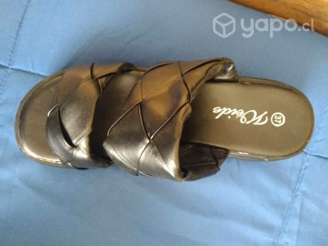 Vendo Sandalia Negra Nr. 37