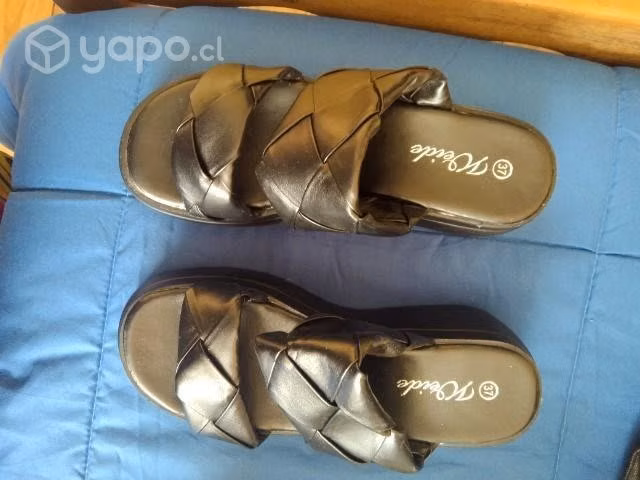 Vendo Sandalia Negra Nr. 37