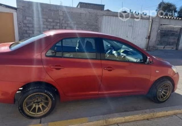 Se vende toyota yaris