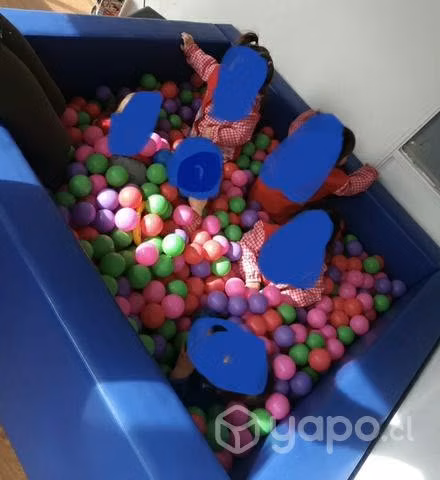 Piscina de pelotas con escalera, rampa y pelotas