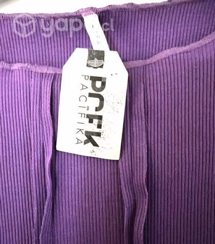 Polera Corta Entallada Marca PCFK Talla M lila