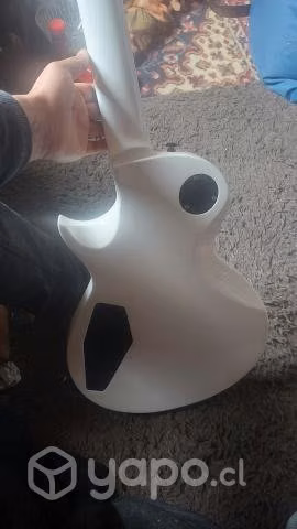 Guitarra LTD EC-256 blanca