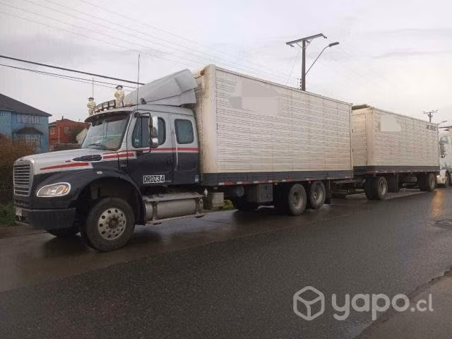 Camión Freightliner año 2012 modelo M2 112