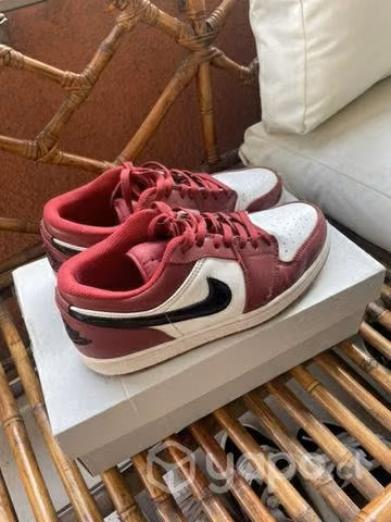 Nike jordan low rojas con negro - Imagen 2