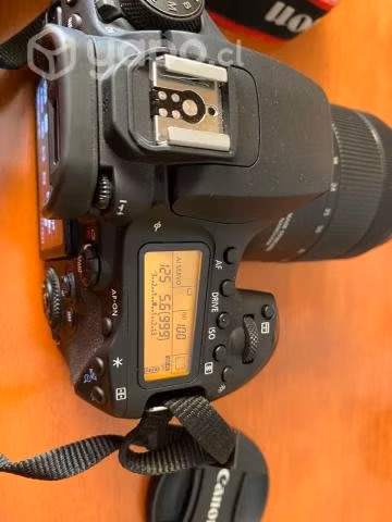 Canon EOS 90D c/Lente 18-135mm