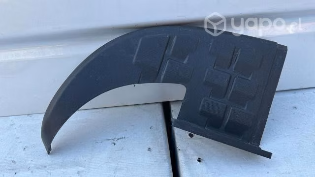 Moldura corner derecho parachoque trasero chevrole