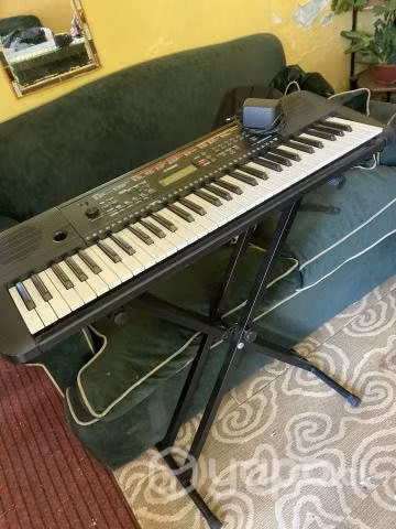 Piano yamaha e-263