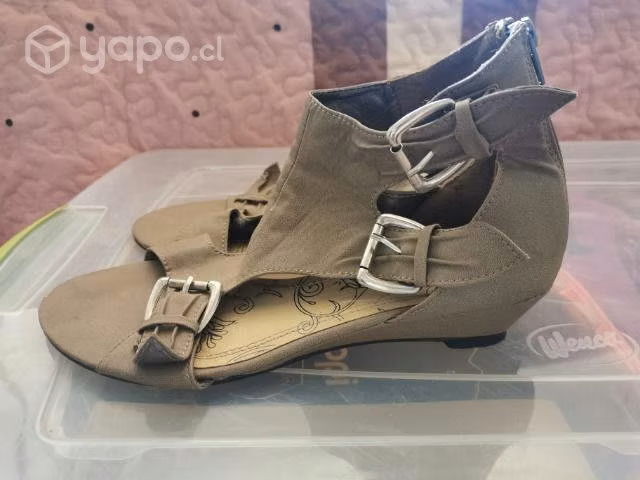 Zapatos y zapatilla