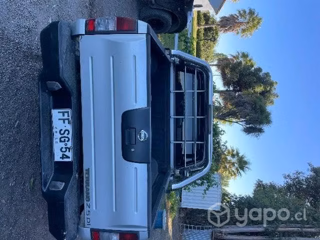 Nissan Terra 2,5 2013 - Imagen 3