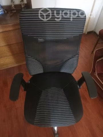 Silla ergonómica casi nueva