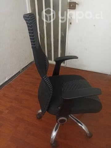 Silla ergonómica casi nueva