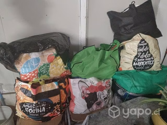 Lote de bolsas con ropa en buen estado