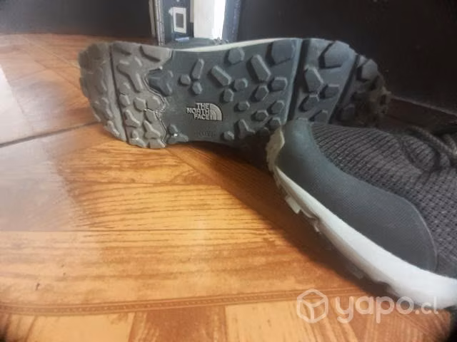 Zapatos de montaña North face impermeables (41)