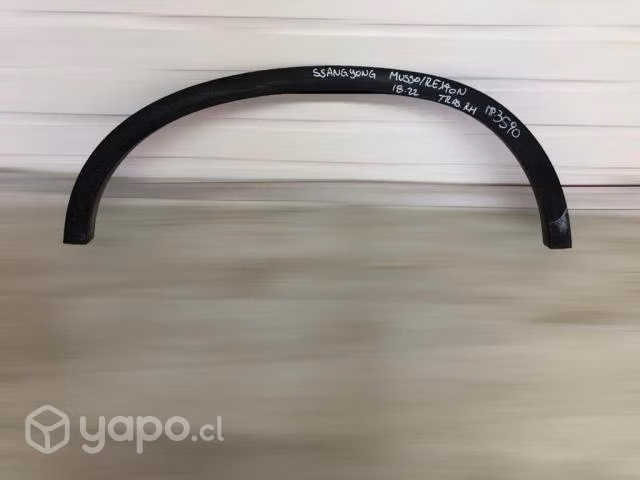 Moldura de puerta tras rh ssangyong musso-rexton