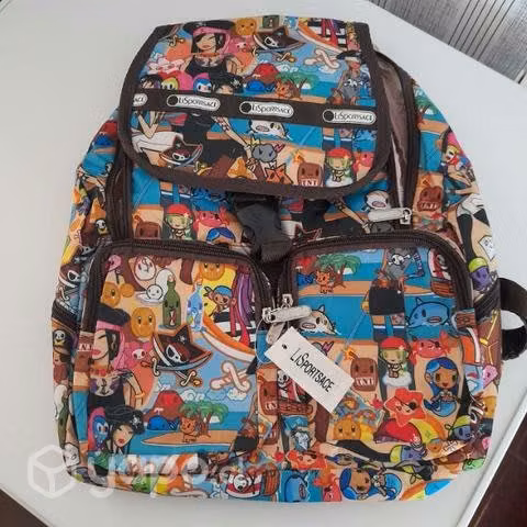 Mochila llena de lindos dibujos